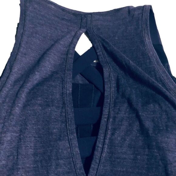 Lululemon Tank Womens 6 Twist & Reach Tank Dark Purple Built In Bra Criss Cross - Picture 4 of 8